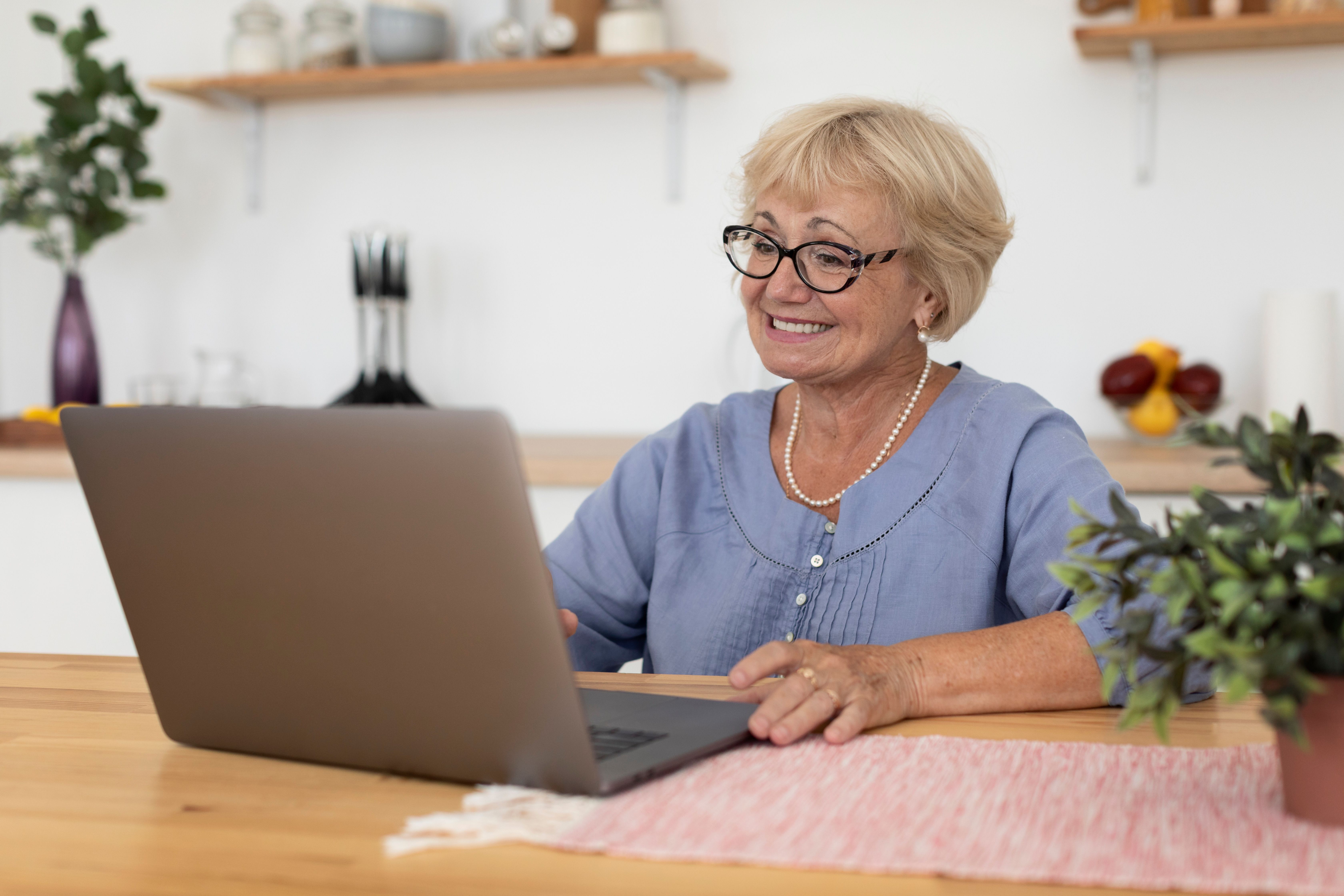 Жінка випадково знайшла загублену річ Жінка випадково знайшла загублену річ