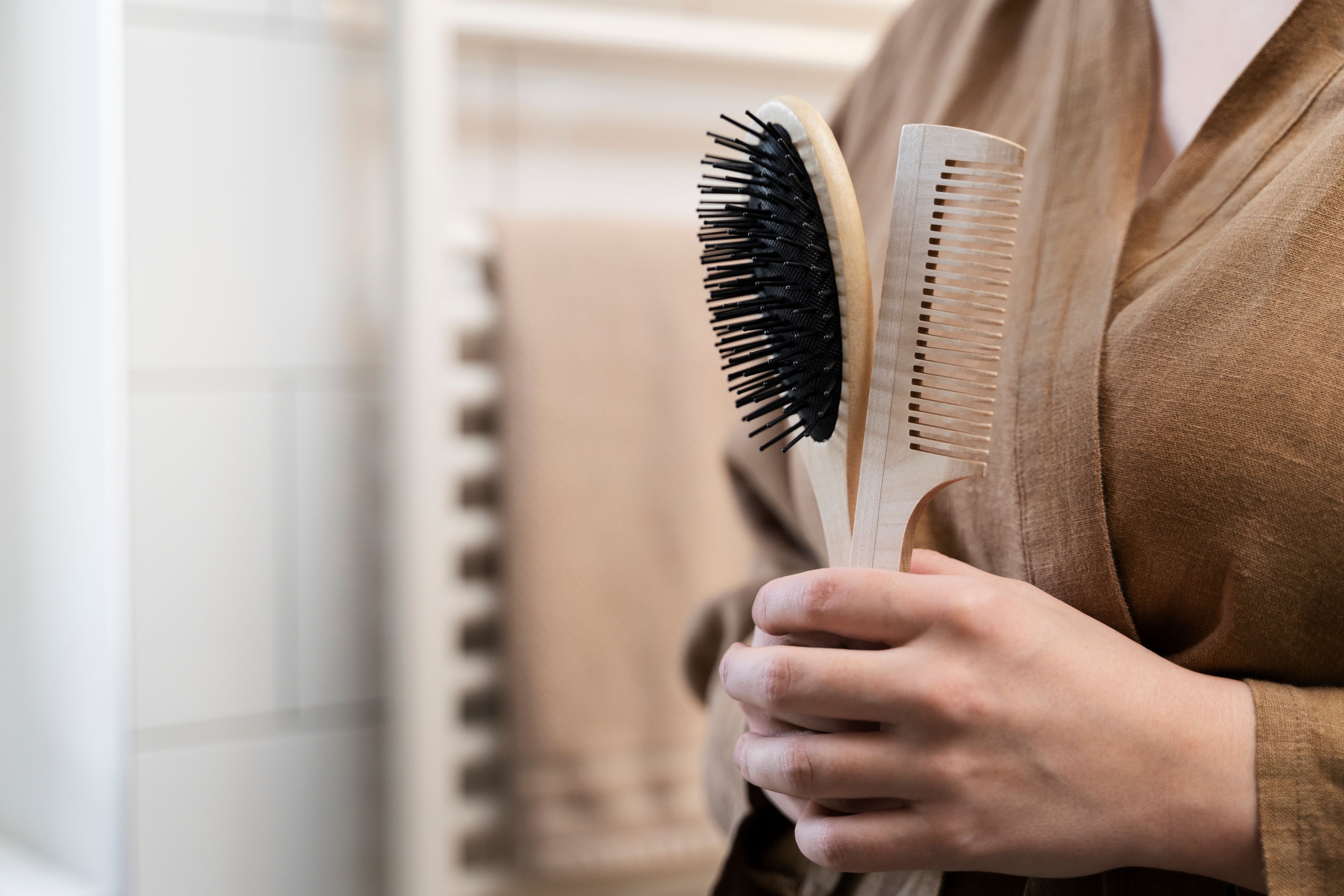 Правильне розчісування сприяє росту волосся
