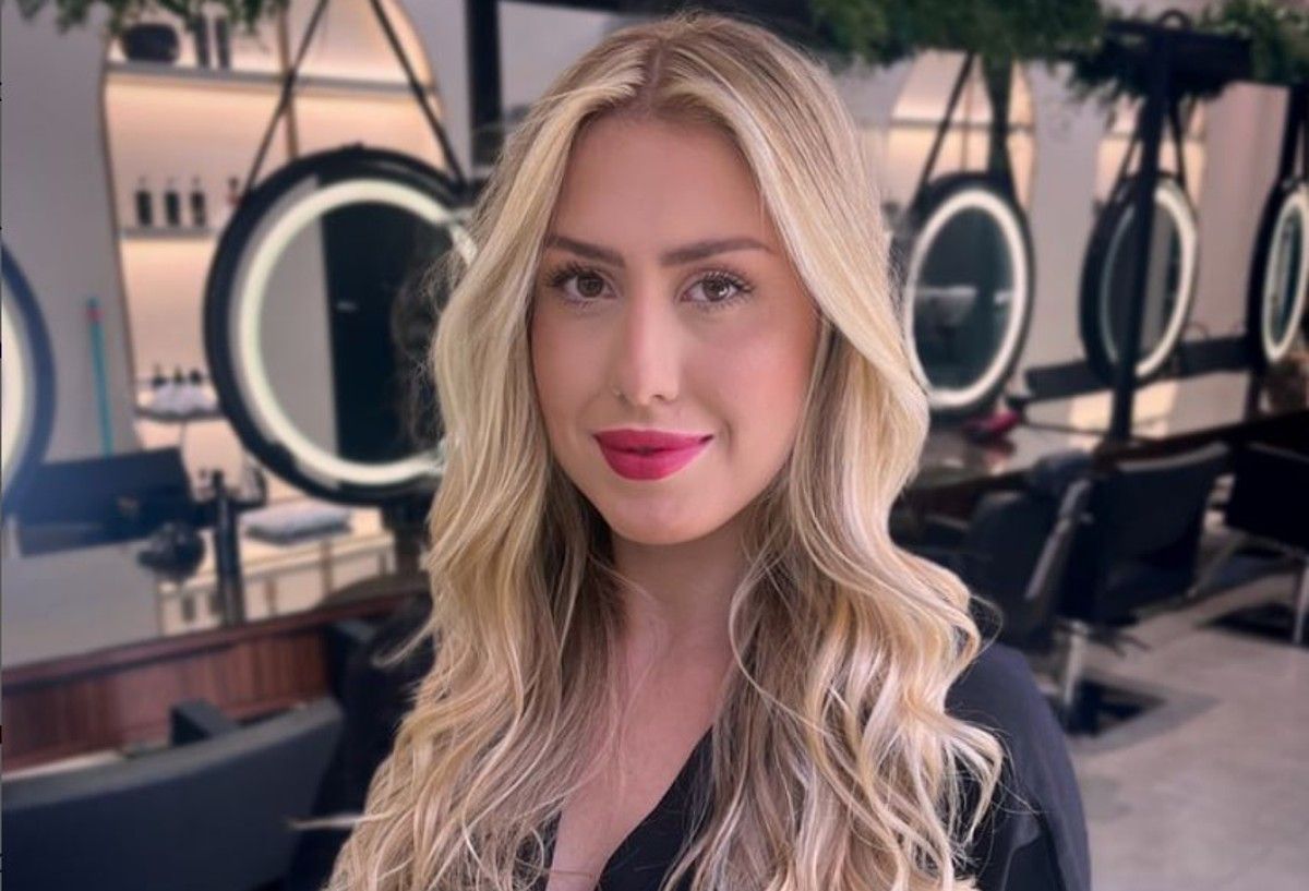 Девушка сделала неудачную косметическую операцию Девушка сделала неудачную косметическую операцию