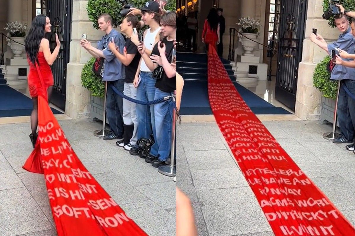 Шлейф певицы был огромным Шлейф певицы был огромным