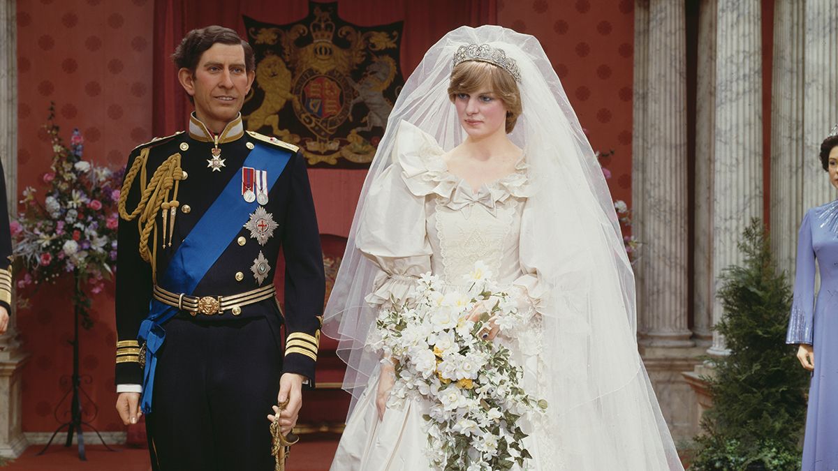 Названо найвідоміші сукні принцеси Діани Названо найвідоміші сукні принцеси Діани