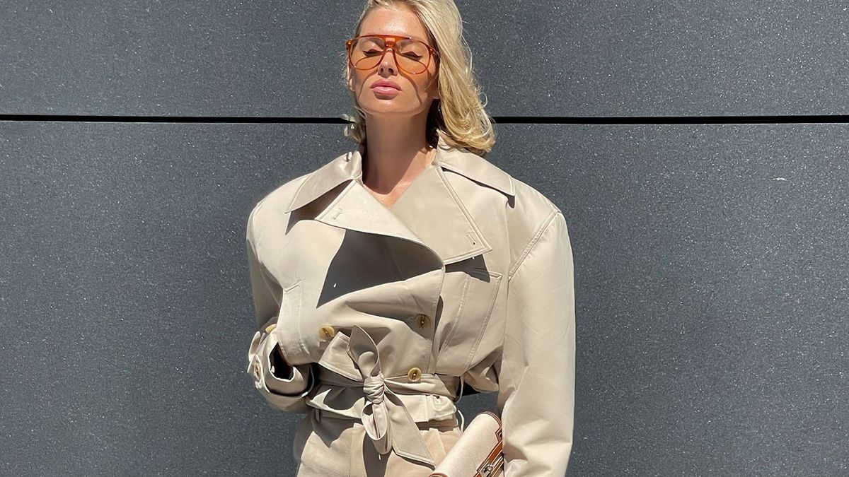 Короткий тренч повертається в моду Короткий тренч повертається в моду