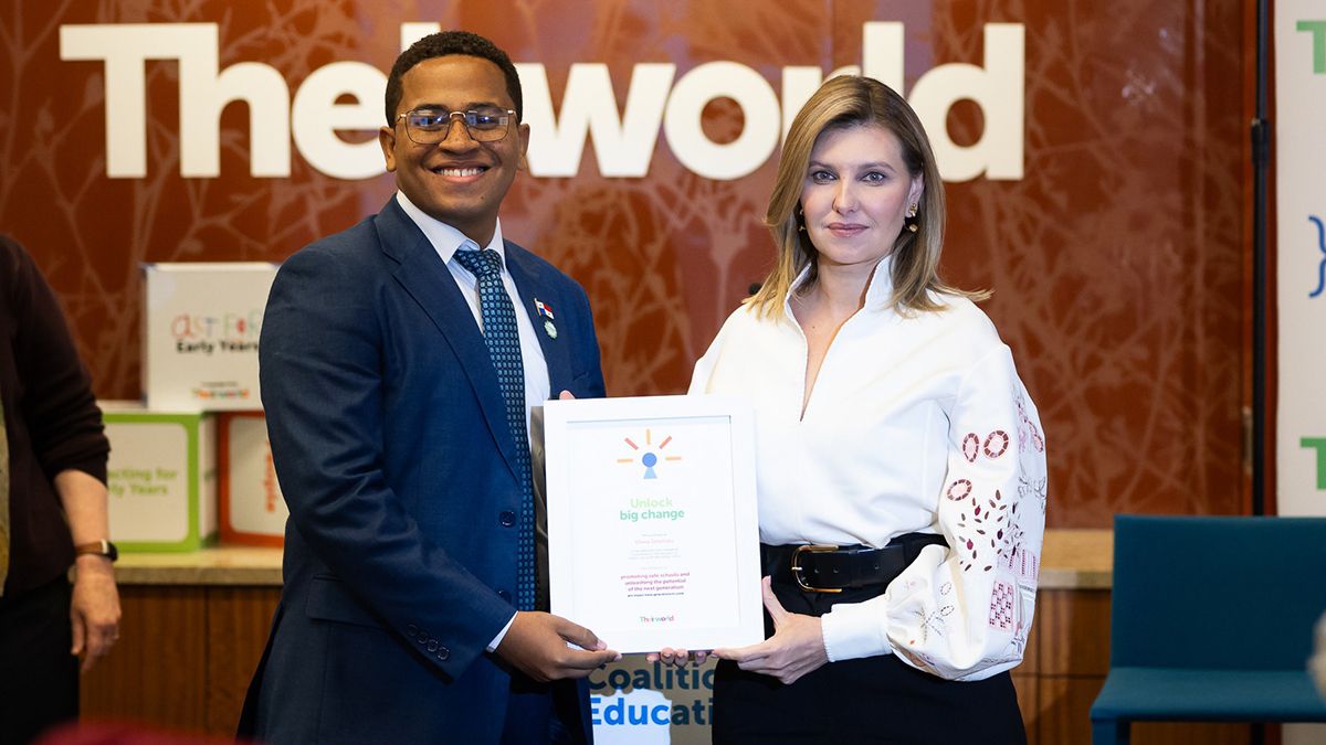 Елена Зеленская в вышиванке от украинского бренда Елена Зеленская в вышиванке от украинского бренда