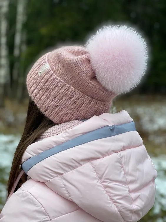 Для какого стиля одежды подойдут женские шапки с помпоном?