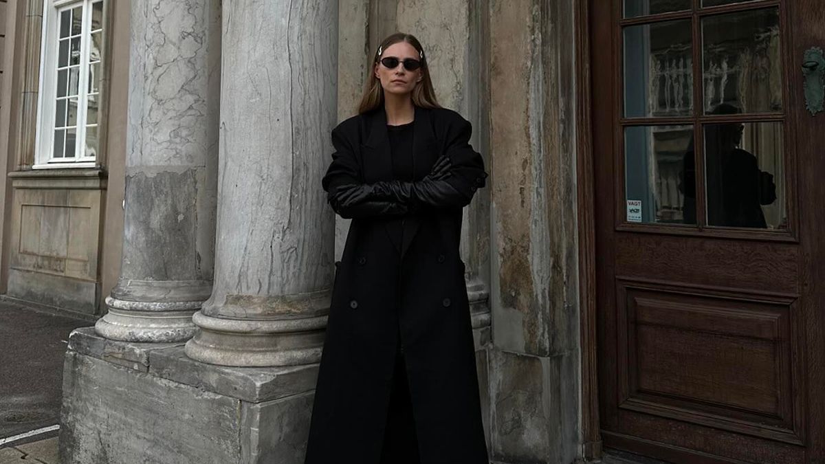 Стильные пальто в черном цвете на осень стильные пальто в черном цвете Стильные пальто в черном цвете на осень стильные пальто в черном цвете