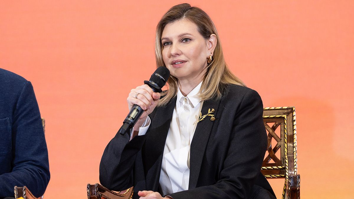 Елена Зеленская надела стильный костюм Елена Зеленская надела стильный костюм