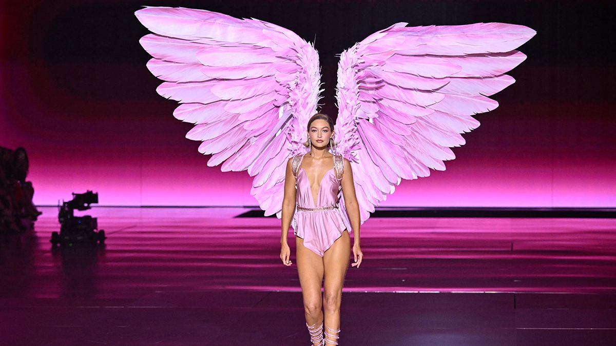 Джіджі Хадід відкрила показ Victoria's Secret