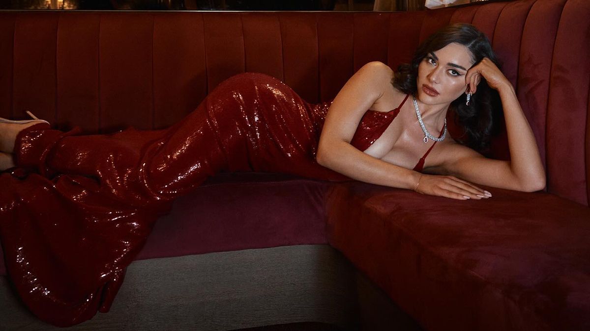 Подборка стильных платьев на Новый год 2025 Подборка стильных платьев на Новый год 2025