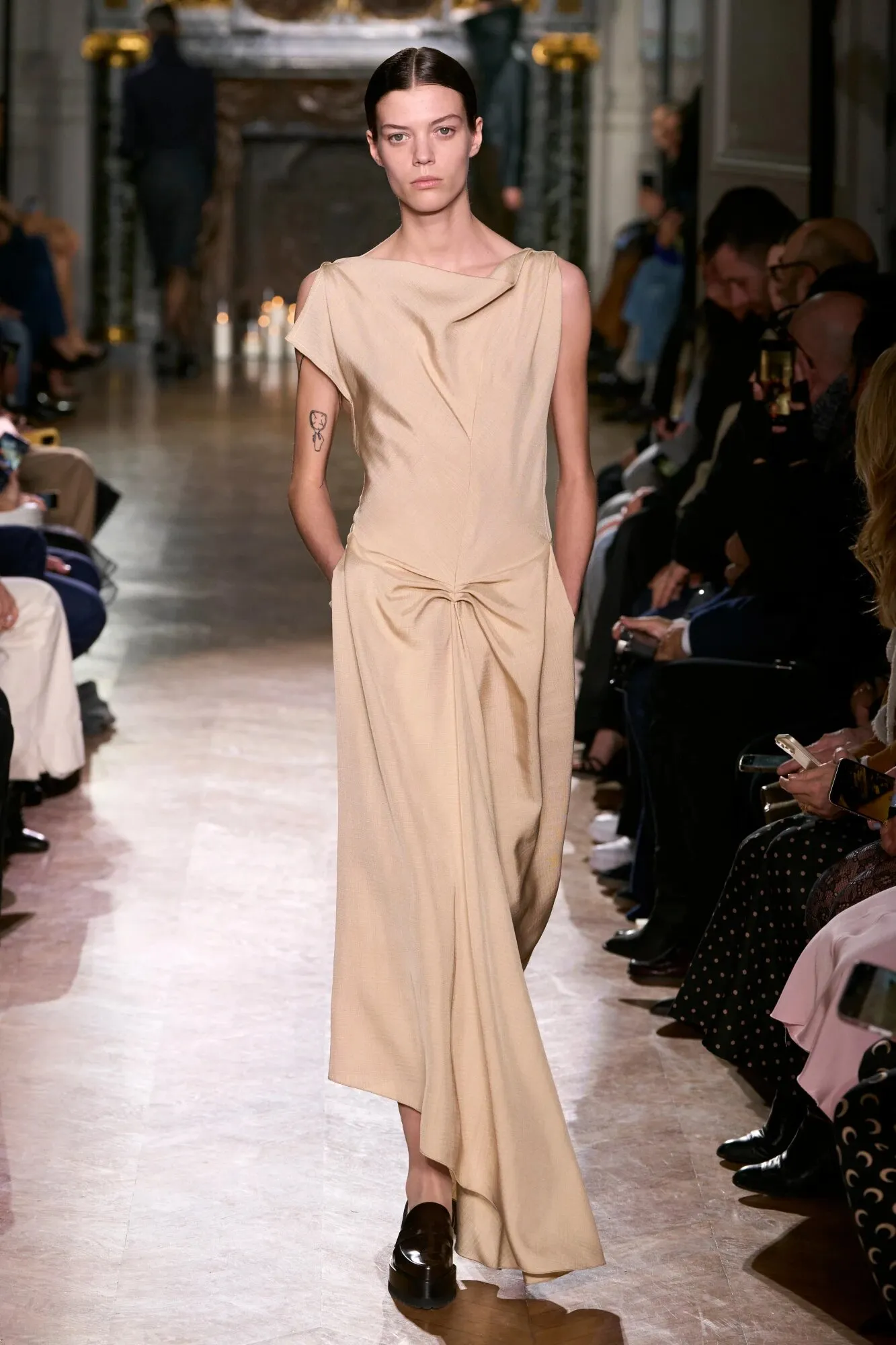 Актуальні сукні на осінь 2024 Актуальні сукні на осінь 2024