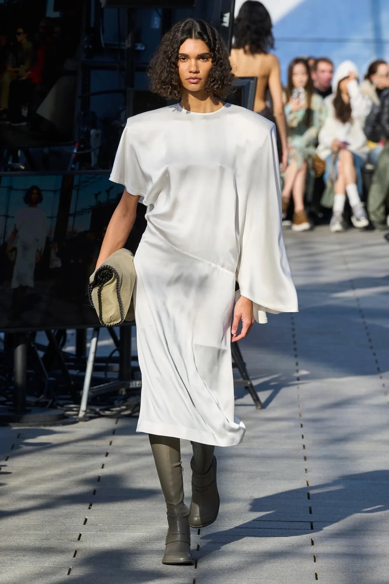 Актуальні сукні на осінь 2024 Актуальні сукні на осінь 2024