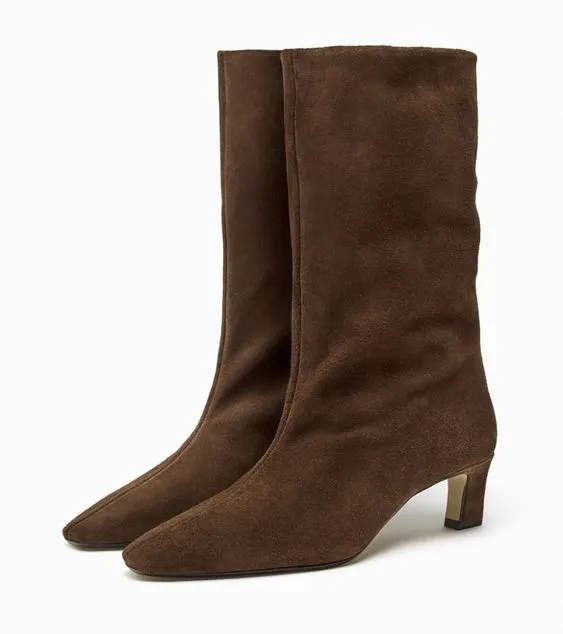 Модні чоботи на осінньо-зимову пору Модні чоботи на осінньо-зимову пору