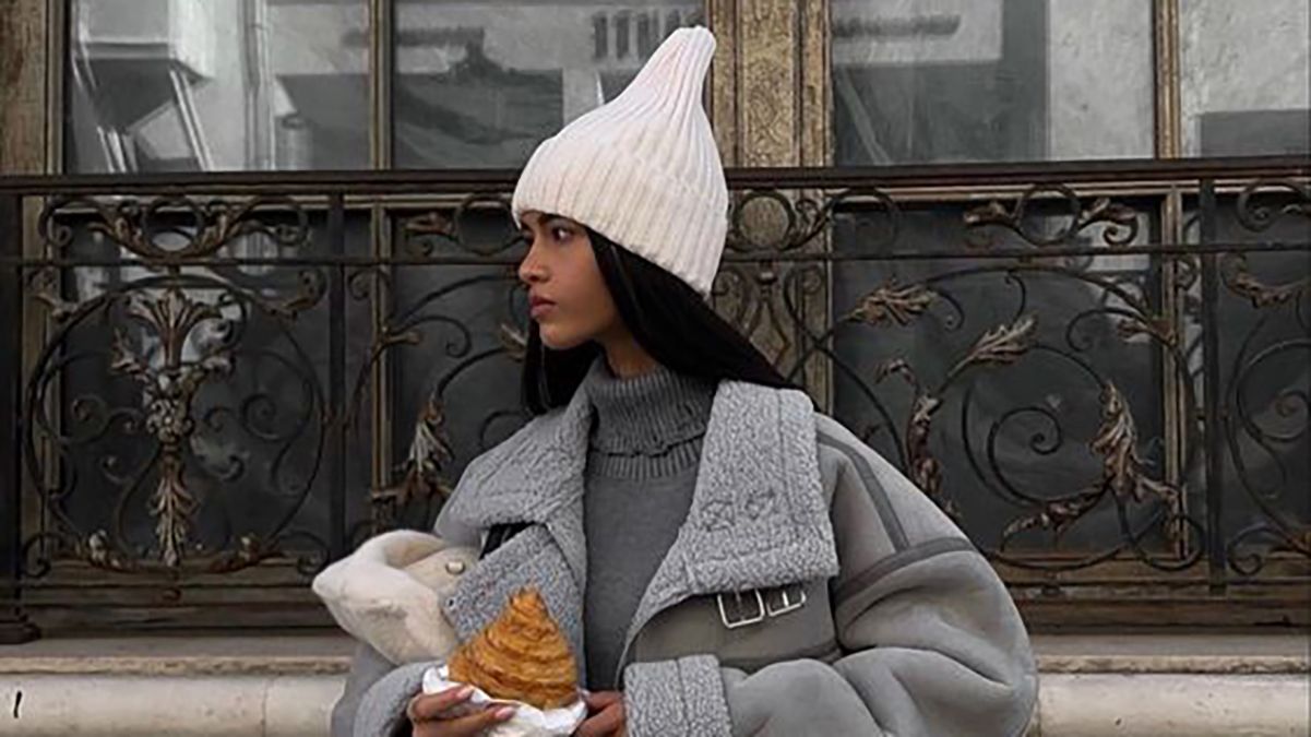 Стильные прически для образов с шапкой Стильные прически для образов с шапкой