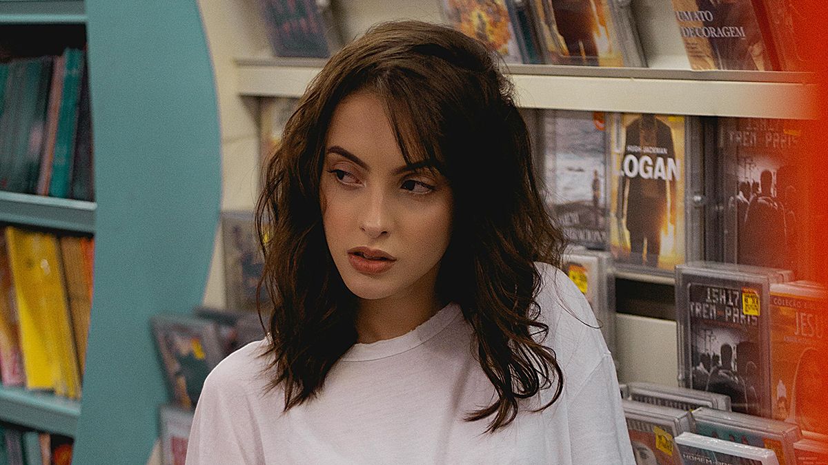 Розтягнуту горловину футболки можна відновити Розтягнуту горловину футболки можна відновити