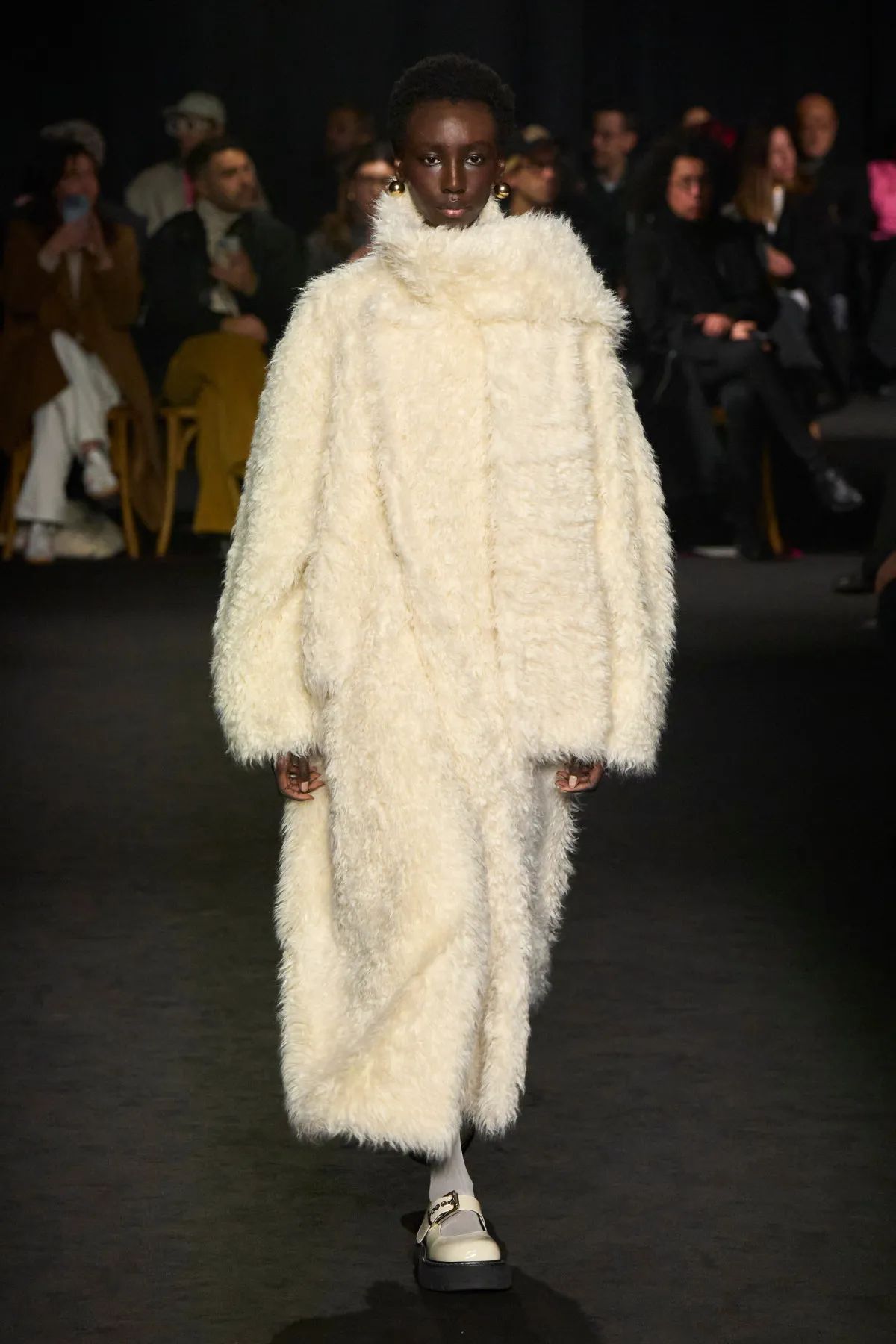 Стильні шуби на зиму 2025 Стильні шуби на зиму 2025