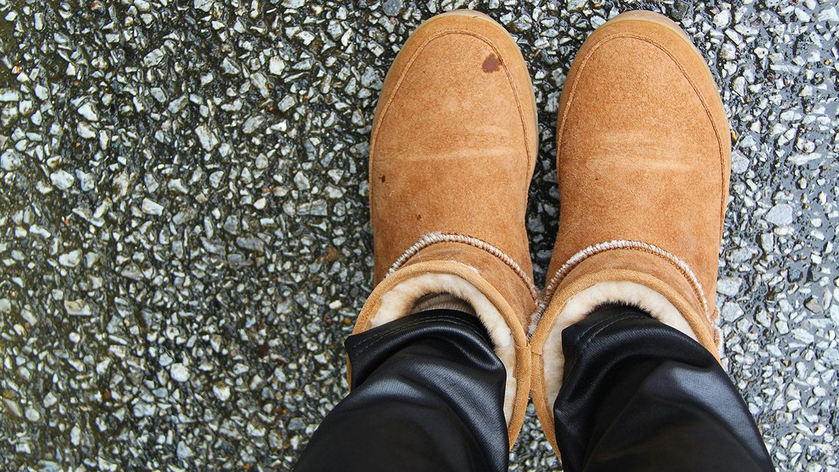 Поради, які допоможуть доглядати за взуттям в зимову пору Поради, які допоможуть доглядати за взуттям в зимову пору