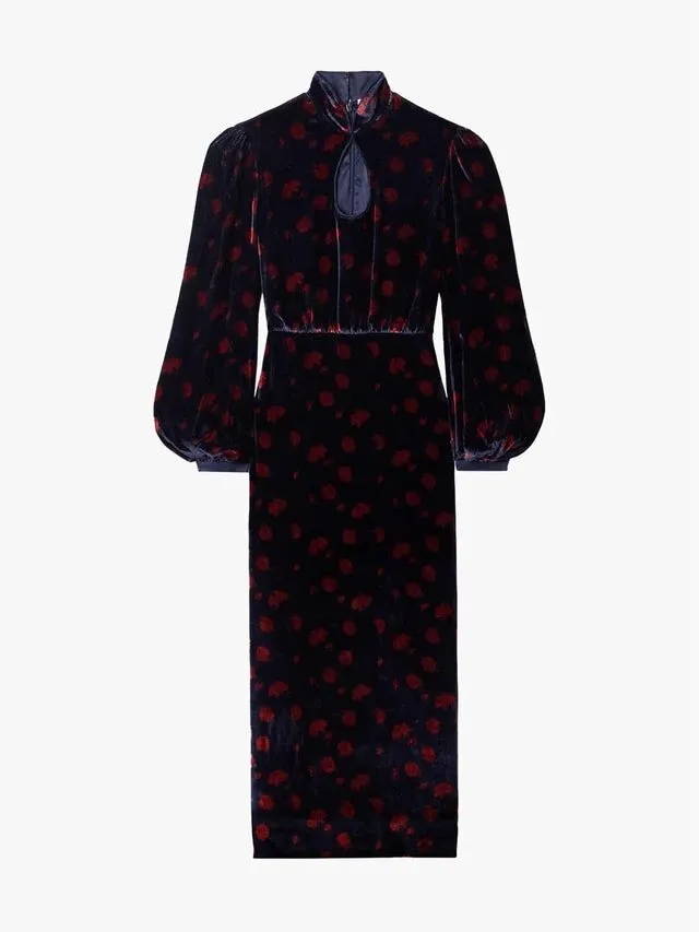 Актуальні сукні на зиму 2025 Актуальні сукні на зиму 2025