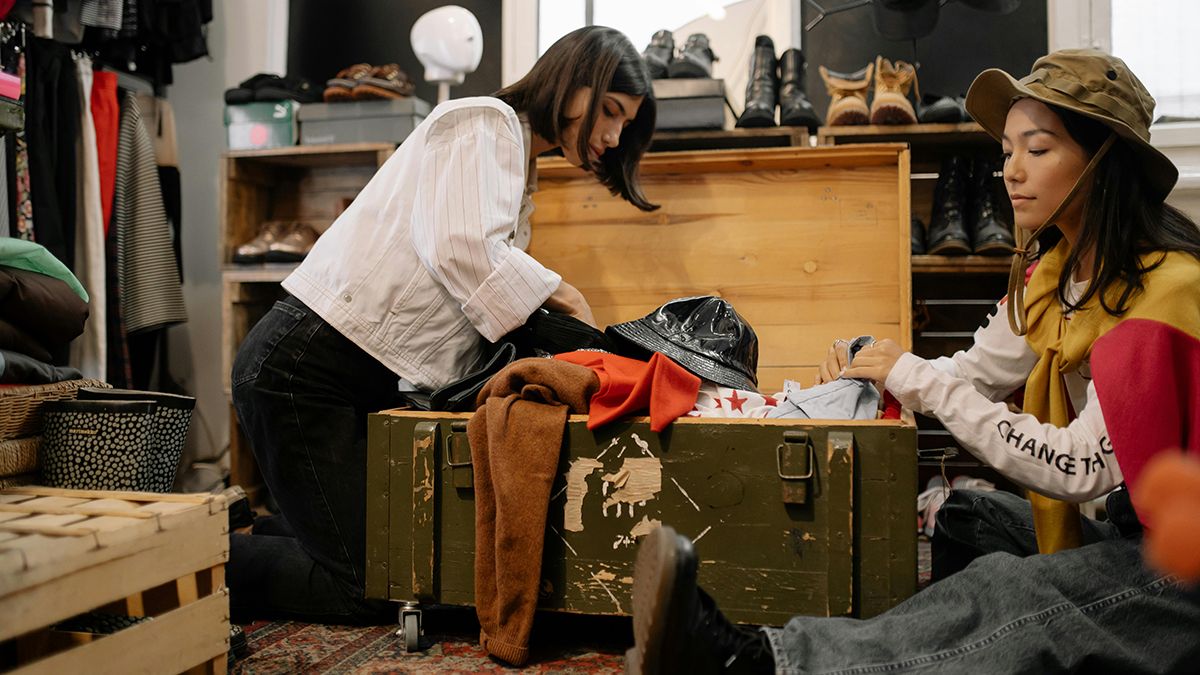 Названы вещи, которые нельзя покупать на секонде Названы вещи, которые нельзя покупать на секонде