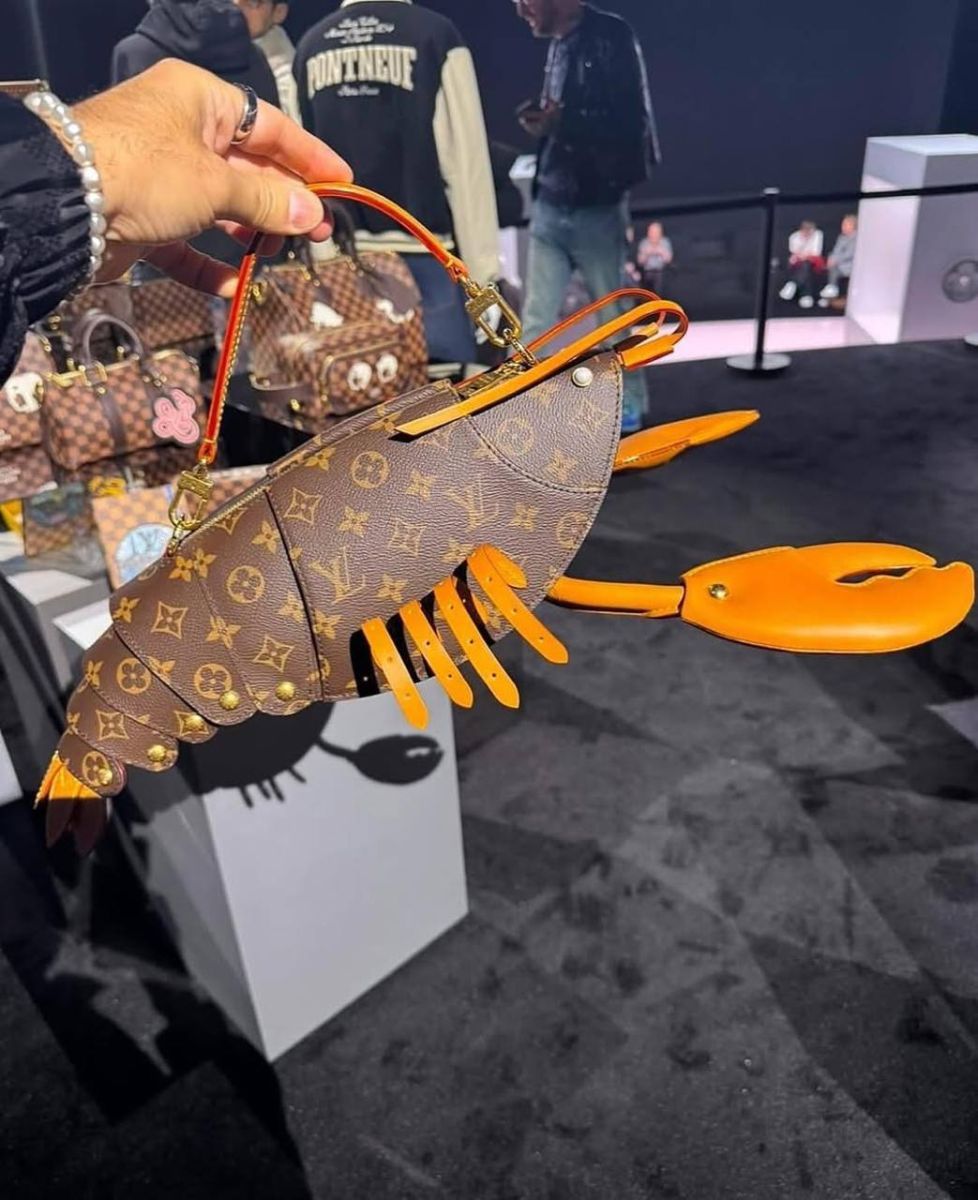Louis Vuitton представили сумку-лобстер за 18 тысяч долларов - как