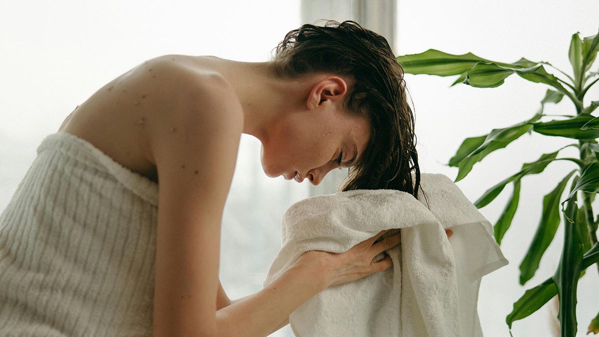 С мокрыми волосами нельзя ложиться спать С мокрыми волосами нельзя ложиться спать