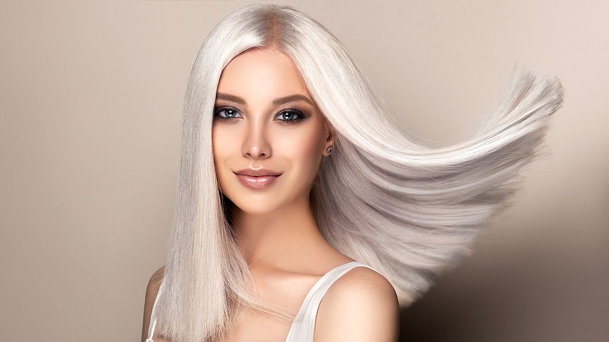 За світлим кольором волосся потрібен ретельний догляд За світлим кольором волосся потрібен ретельний догляд