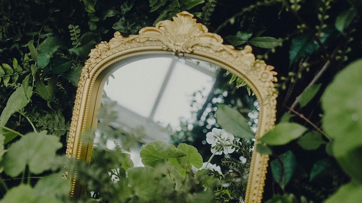 Дарить зеркало на день рождения нельзя Дарить зеркало на день рождения нельзя