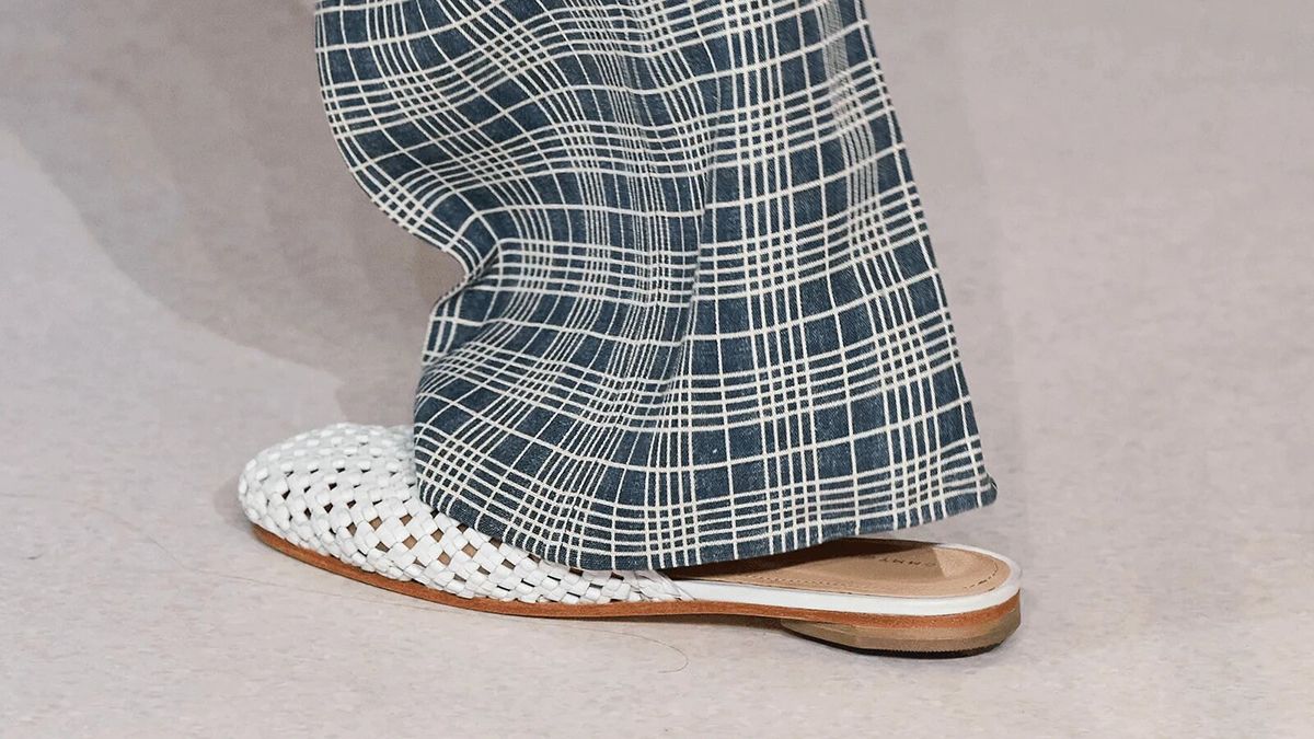 Плетене взуття стало найпопулярнішим цієї весни Плетене взуття стало найпопулярнішим цієї весни