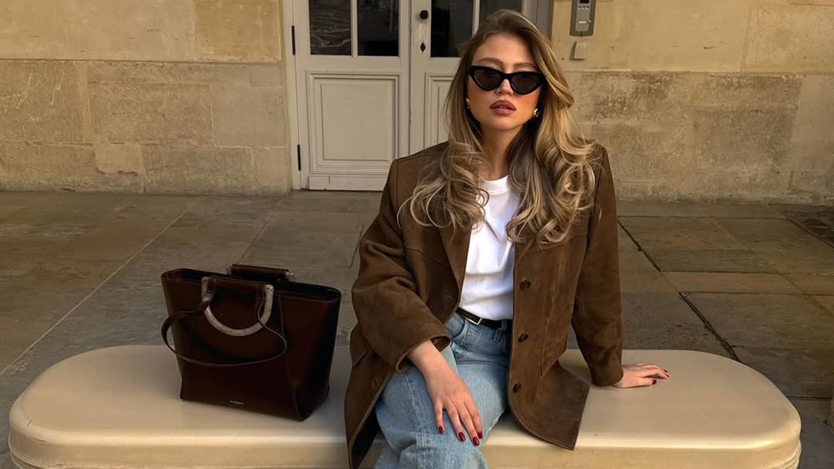 Кудри можно сделать бигудями или плойкой Кудри можно сделать бигудями или плойкой