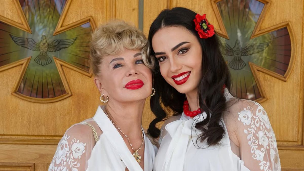 Дивовижний образ пані Арети з онукою Дивовижний образ пані Арети з онукою