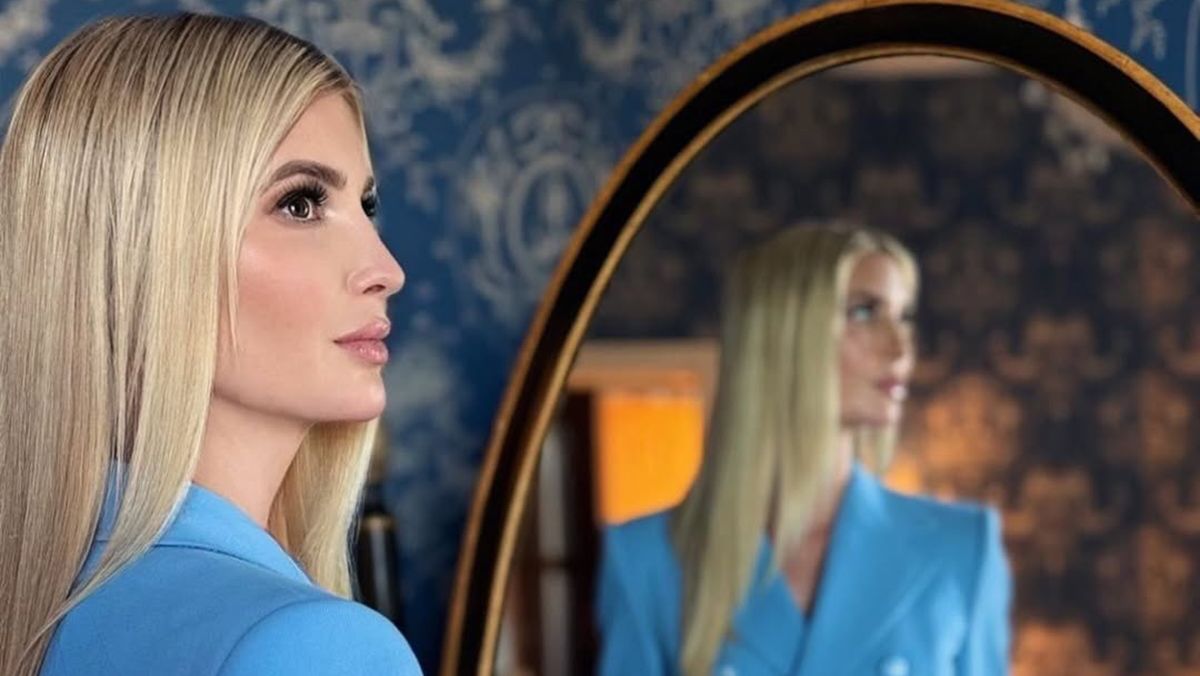 Іванка Трамп у блакитному образі Іванка Трамп у блакитному образі