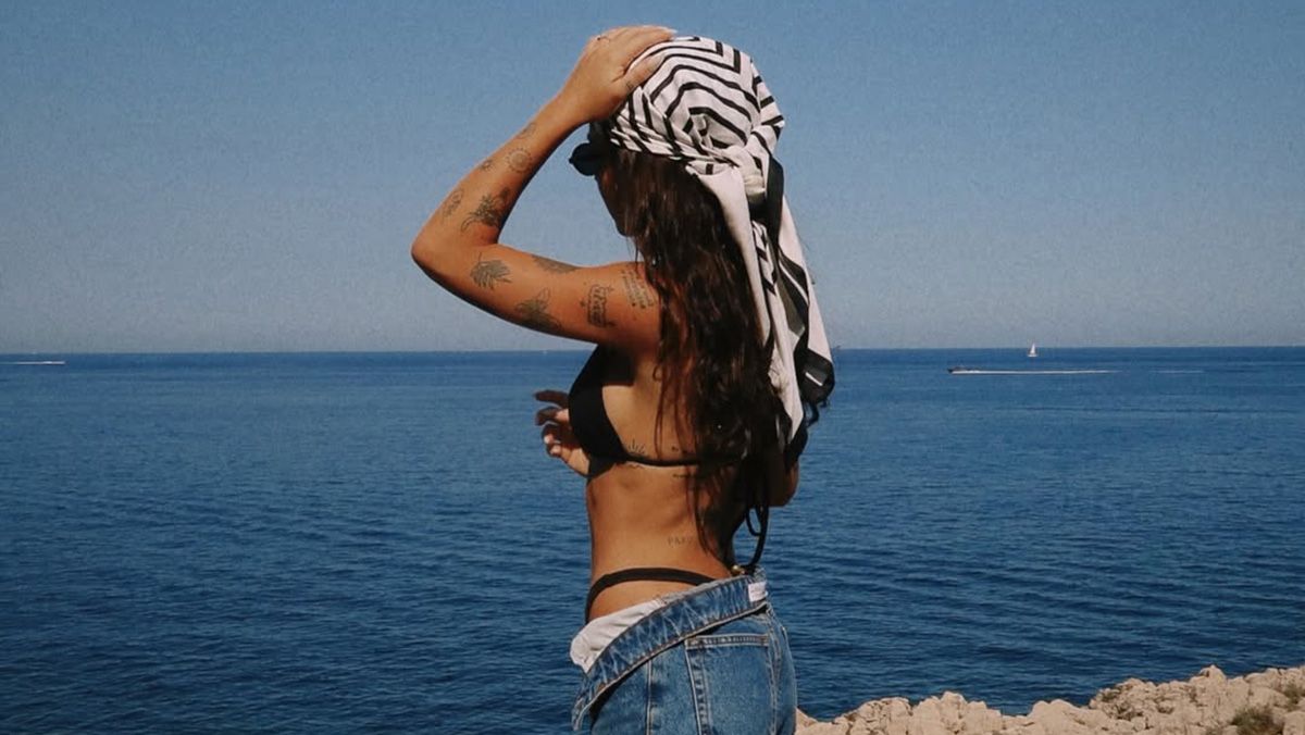 Стильні образи з шовковою хустиною Стильні образи з шовковою хустиною