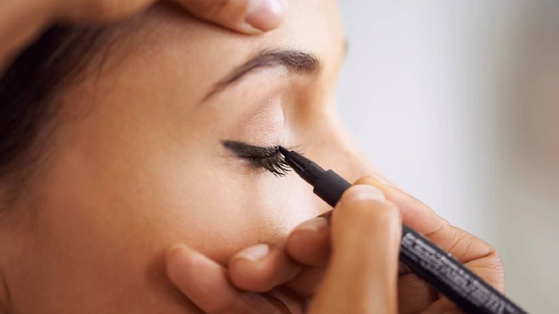 Как наносить стрелки на глаза после 50 лет Как наносить стрелки на глаза после 50 лет