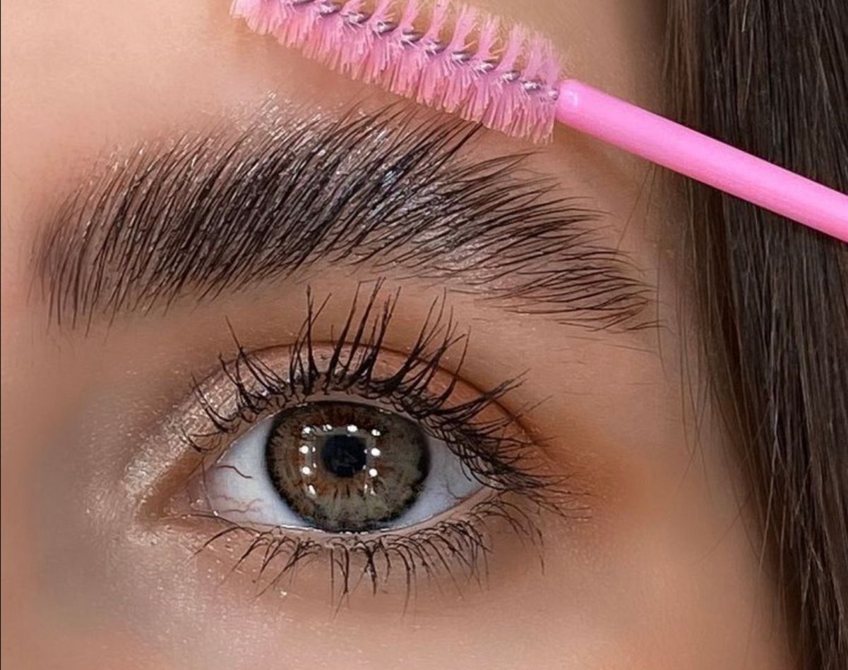 Наймодніша форма брів 2025 Наймодніша форма брів 2025