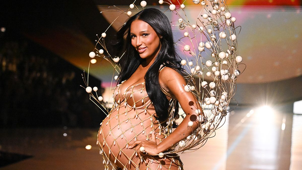 Беременная Жасмин Тукс на подиуме Victoria's Secret Беременная Жасмин Тукс на подиуме Victoria's Secret