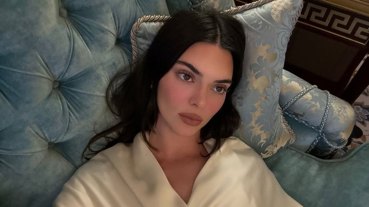 Кендалл Дженнер надела стильное пальто