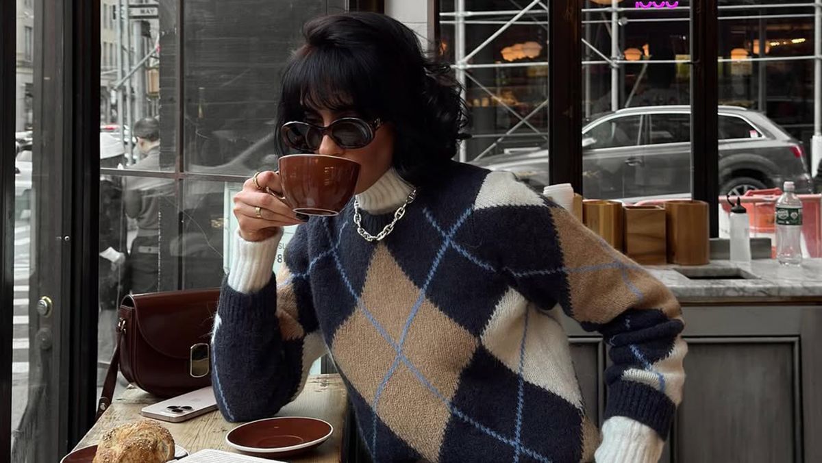 Наймодніші светри на зиму 2025