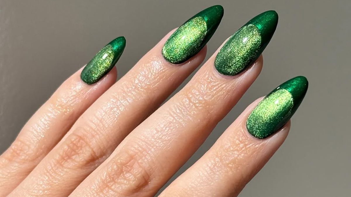 Изысканный маникюр на Новый год 2025 Изысканный маникюр на Новый год 2025