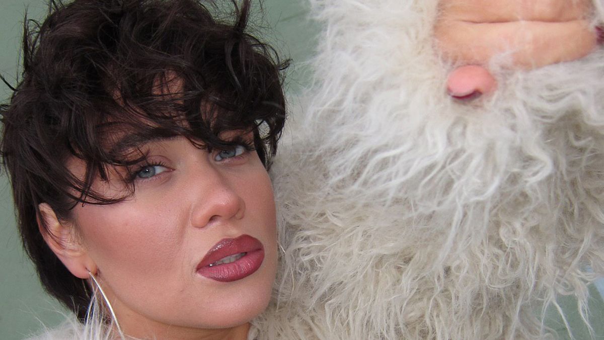 Модна стрижка співачки