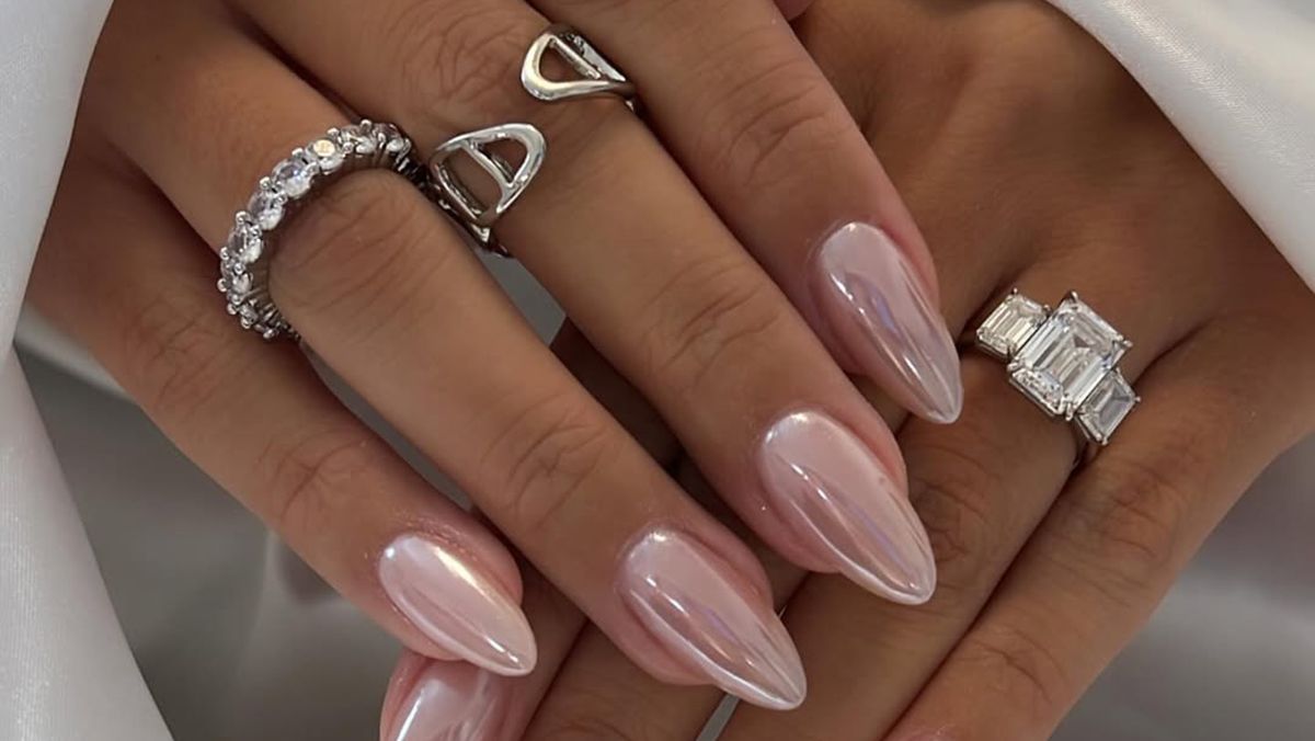 Трендовий манікюр на зиму 2025