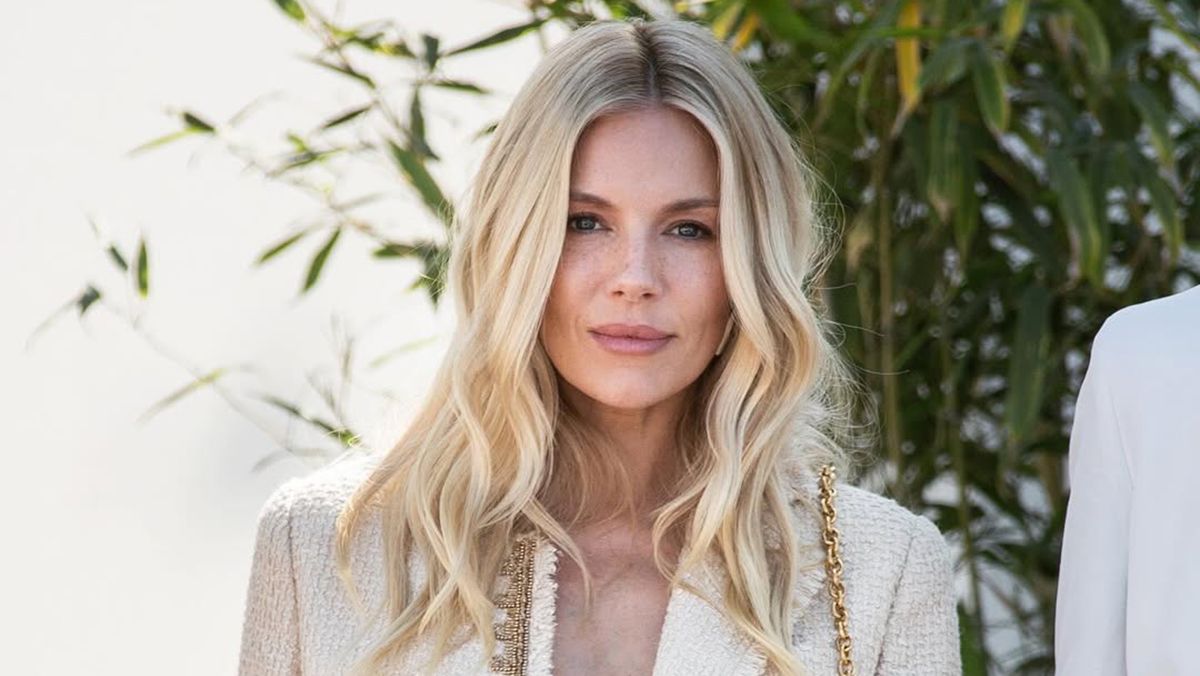 Стрижки, які роблять обличчя молодшим